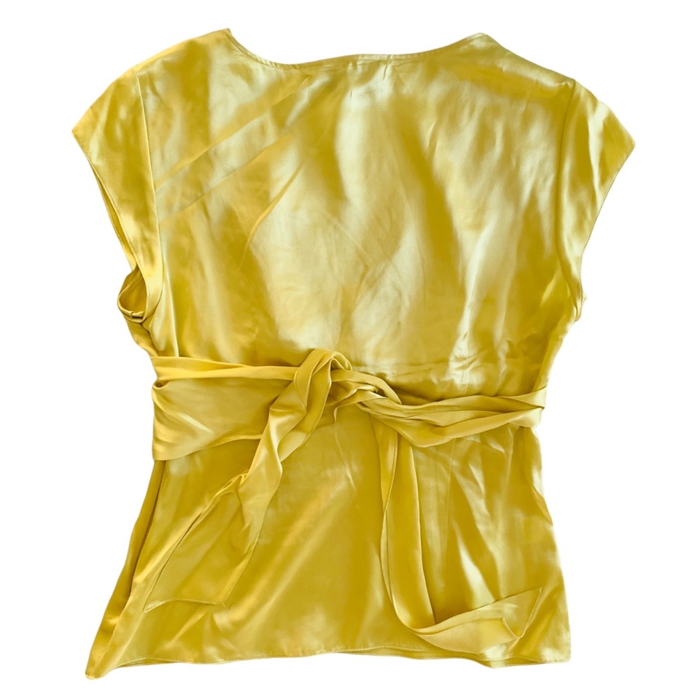 BCBG, Size Medium, short sleeve dirty yellow silk blouse - Picture 2 of 3